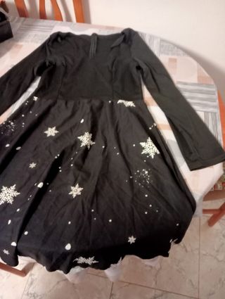 Vestido negro con copos de nieve