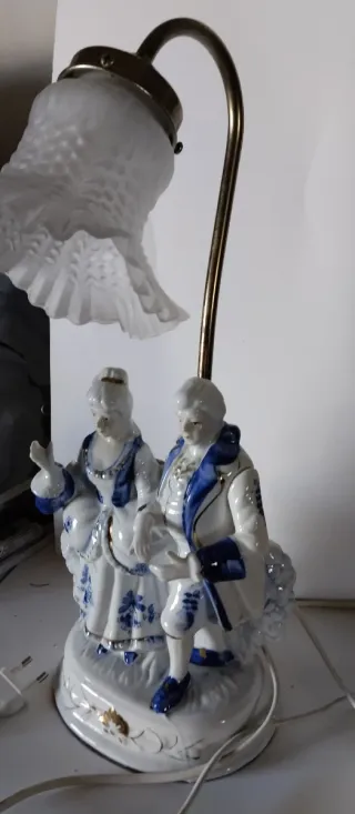 Lampada da tavolo porcellana figure