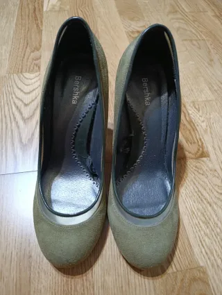 Zapatos Bershka tacón ante verde talla 40