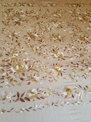 Manton de Manila Beige y Dorado