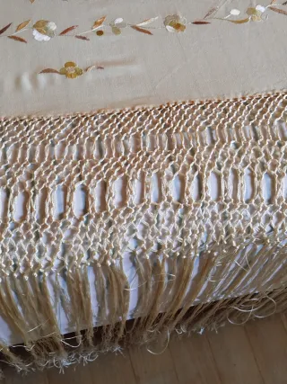 Manton de Manila Beige y Dorado