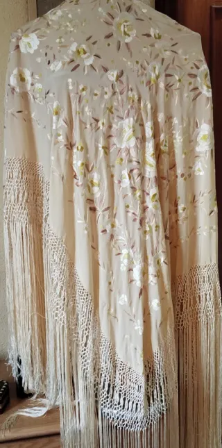 Manton de Manila Beige y Dorado