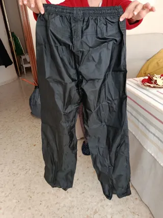Pantalón de lluvia negro