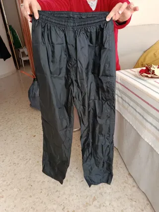 Pantalón de lluvia negro