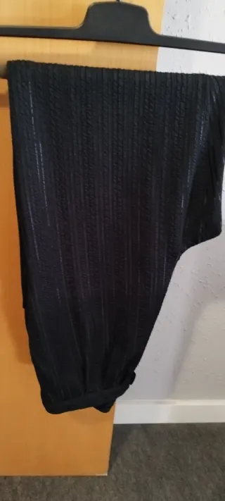 Traje de mujer negro con rayas