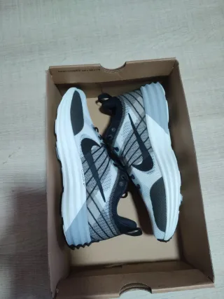 Nike Lunar Roam Gris y Blanco