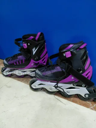 Patines en línea morados y negros