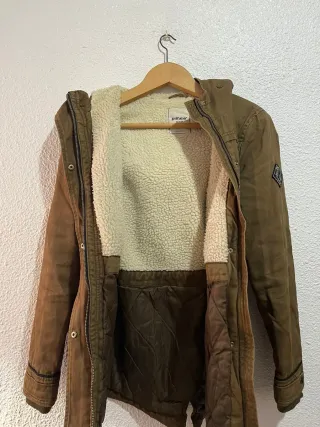 Chaqueta verde militar con capucha