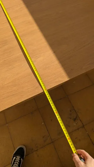 Mesa extensible y 5 sillas de madera