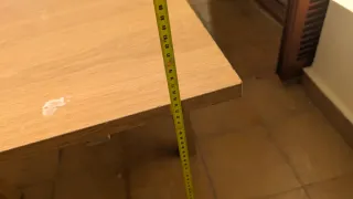 Mesa extensible y 5 sillas de madera