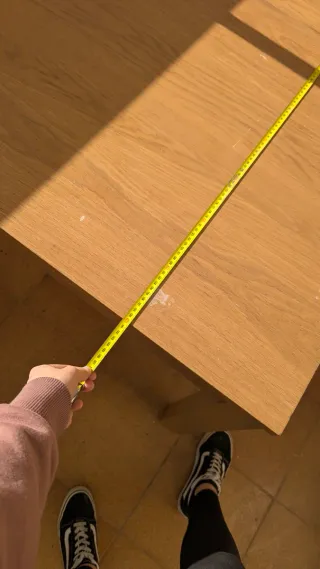 Mesa extensible y 5 sillas de madera