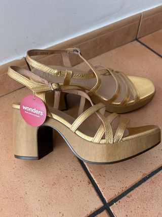 Sandalias Wonder Doradas