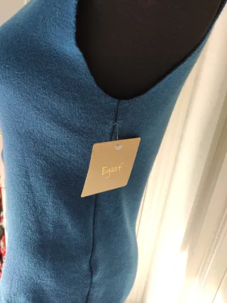 Chaleco punto azul botones dorados