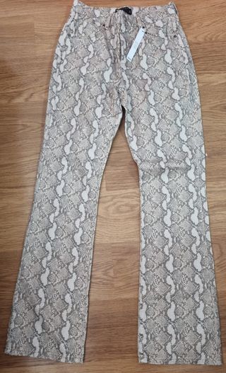 Pantalón estampado serpiente