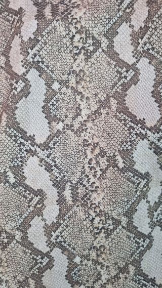 Pantalón estampado serpiente