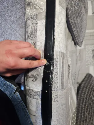 Cintura in pelle nera di animale pregiato