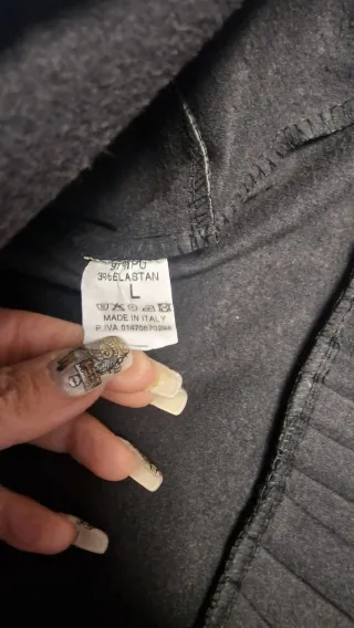 Falda mini polipiel con cinturón y plisado