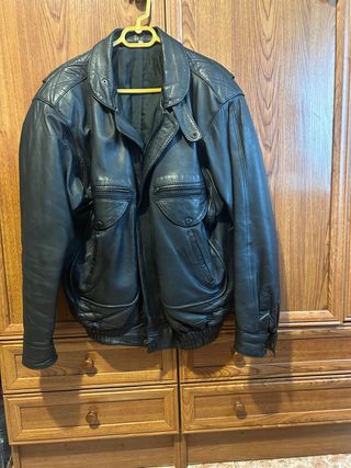 Cazadora vintage de cuero negra