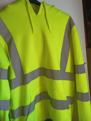 Sudadera fluorescente con bandas reflectantes