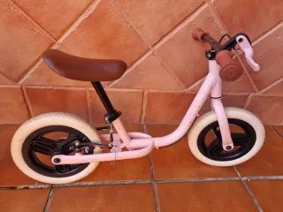 Bicicleta btwin de equilibrio rosa