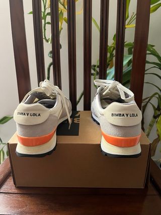 Zapatillas Bimba y Lola Talla 38 Beige/Blanco