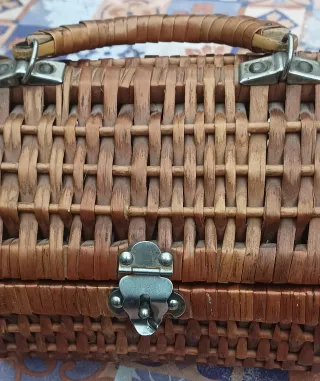 Cesto antiguo de mimbre