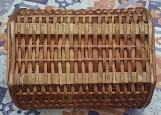 Cesto antiguo de mimbre