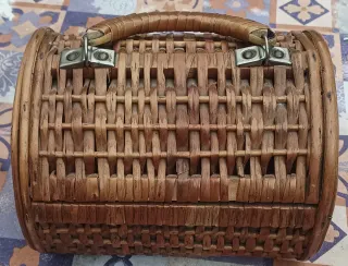 Cesto antiguo de mimbre