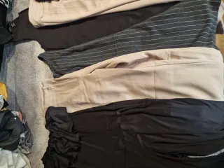 Lote Ropa Talla M: Mono Negro y Pantalones (lote3)