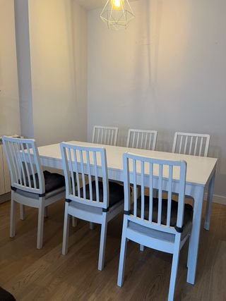 Mesa de comedor extensible con 6 sillas