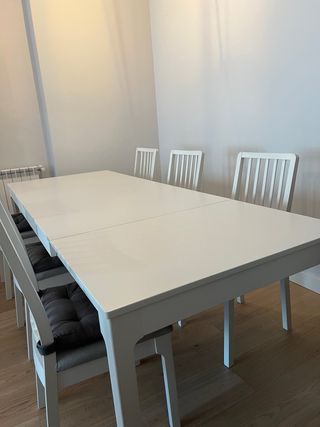 Mesa de comedor extensible con 6 sillas