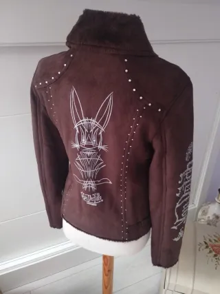 Cazadora marrón ante con pelo interior.