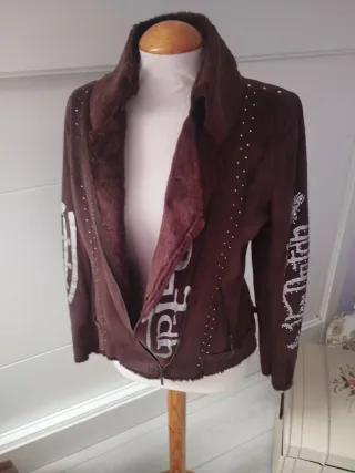 Cazadora marrón ante con pelo interior.