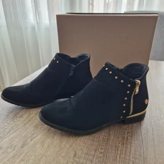Botines negros T.41 con detalles dorados