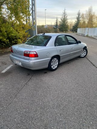 Opel Omega 2000