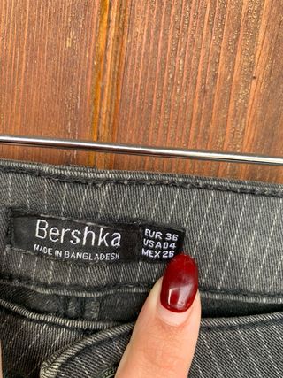 Pantalón pitillo gris