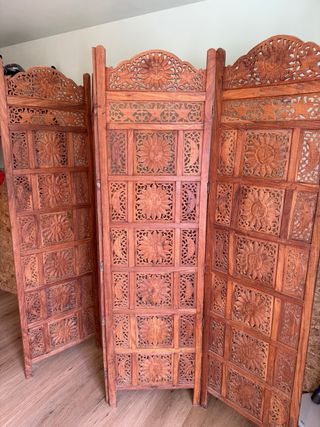 Biombo de madera tallada
