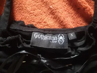 Top Hombros Descubiertos Negro Encaje