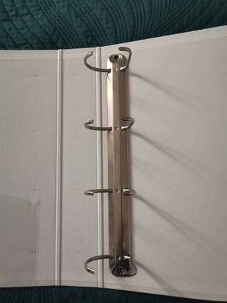 Raccoglitore ad anelli bianco