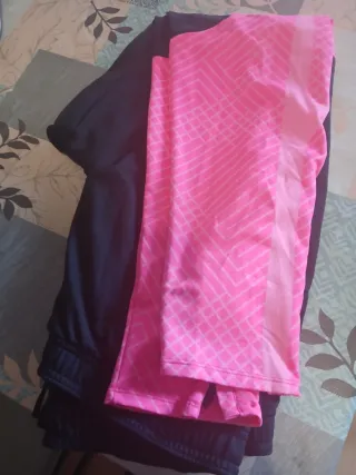 Pantalón chándal Nike negro y rosa