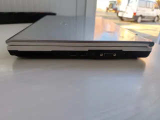 Portátil LG E500 Plata