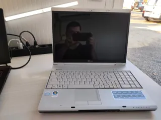 Portátil LG E500 Plata