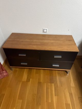 Cómoda de madera y metal