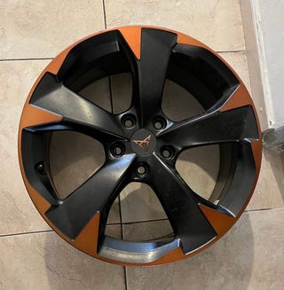 Llanta Cupra Negra y Naranja