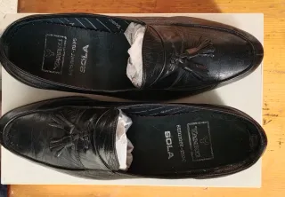 Mocasines Yanko Negros Talla (6) equivale 39.