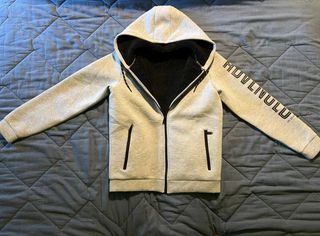 Felpa con zip e cappuccio grigia