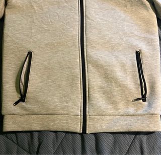 Felpa con zip e cappuccio grigia