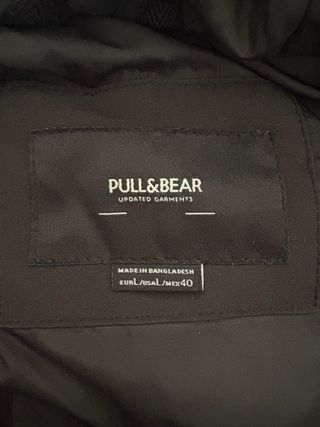 Chaqueta Pull&Bear negra con capucha