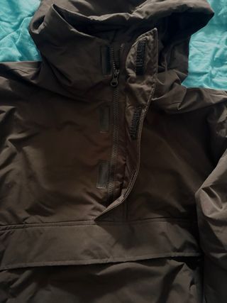 Chaqueta Pull&Bear negra con capucha