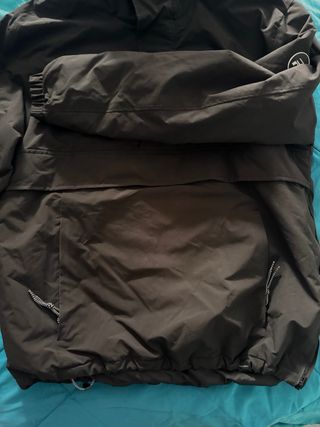 Chaqueta Pull&Bear negra con capucha